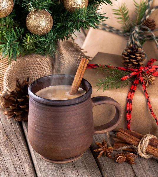 Chocolat chaud et cadeaux de Noël — Photo