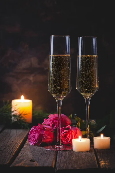 Champán con rosas y velas — Foto de Stock