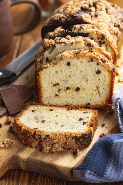 Primer Plano Pastel Pan Mármol Chocolate Rodajas Una Tabla Cortar — Foto de Stock