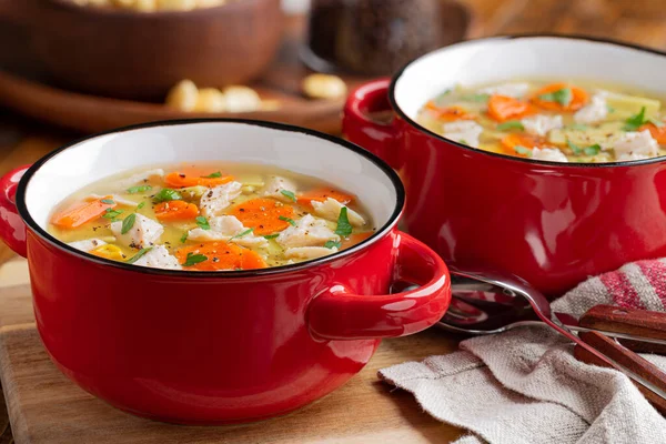 Closeup Two Bowls Chicken Noodle Vegetable Soup Soup Wooden Table — Stock Photo, Image