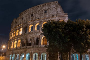 Roma, İtalya - 20 Kasım 2018: Coronavirus 'tan bir yıl önce Roma' nın en ünlü anıtlarını ziyaret edin