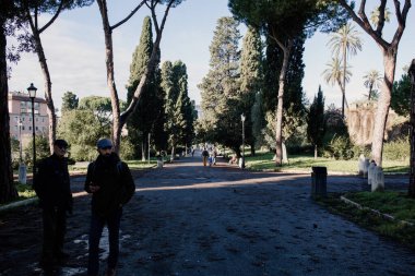 Roma, İtalya - 20 Kasım 2018: Coronavirus 'tan bir yıl önce Roma' nın en ünlü anıtlarını ziyaret edin