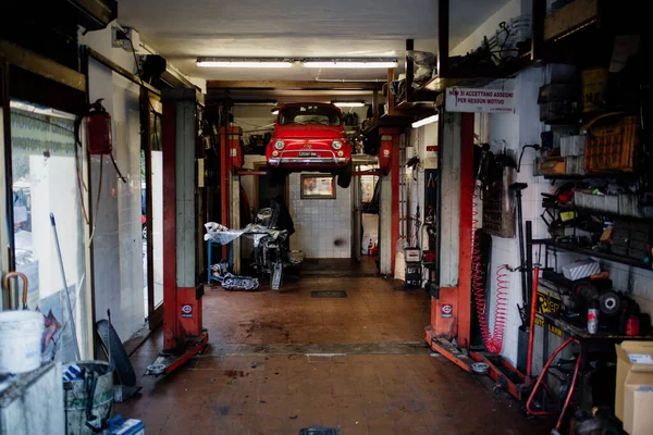 Roma, İtalya - 20 Kasım 2018: Coronavirus 'tan bir yıl önce Roma' nın en ünlü anıtlarını ziyaret edin