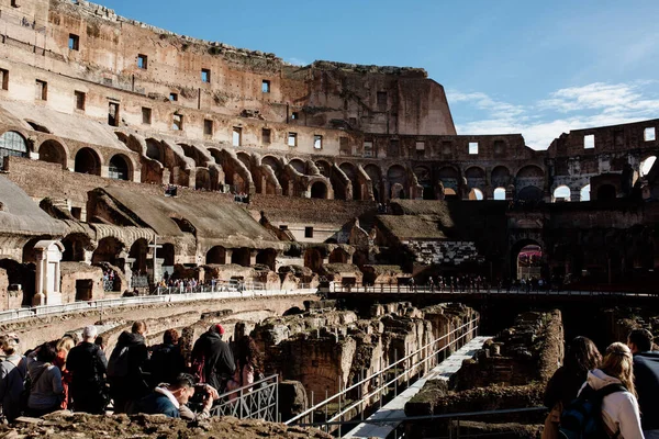 Roma, İtalya - 20 Kasım 2018: Coronavirus 'tan bir yıl önce Roma' nın en ünlü anıtlarını ziyaret edin