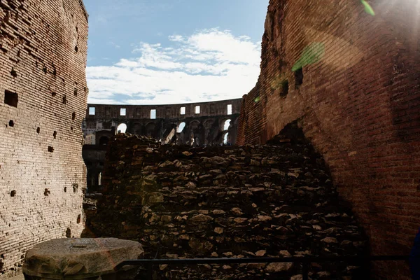 Roma, İtalya - 20 Kasım 2018: Coronavirus 'tan bir yıl önce Roma' nın en ünlü anıtlarını ziyaret edin