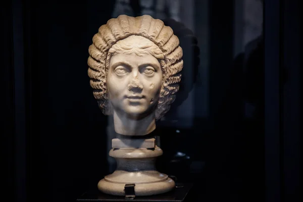 Roma, İtalya - 20 Kasım 2018: Coronavirus 'tan bir yıl önce Roma' nın en ünlü anıtlarını ziyaret edin