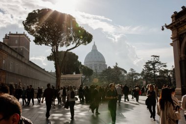 Roma, İtalya - 20 Kasım 2018: Coronavirus 'tan bir yıl önce Roma' nın en ünlü anıtlarını ziyaret edin