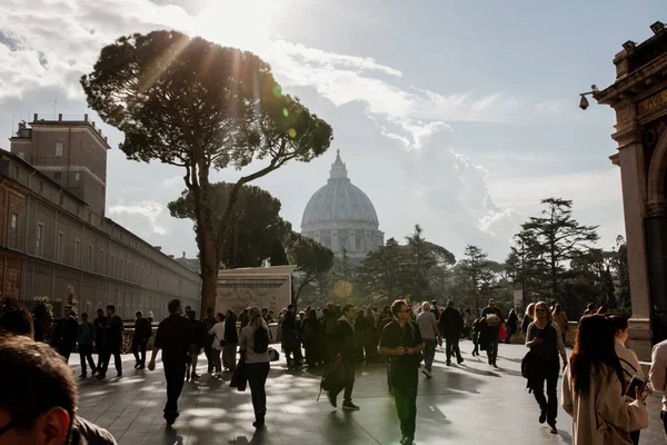 Roma, İtalya - 20 Kasım 2018: Coronavirus 'tan bir yıl önce Roma' nın en ünlü anıtlarını ziyaret edin
