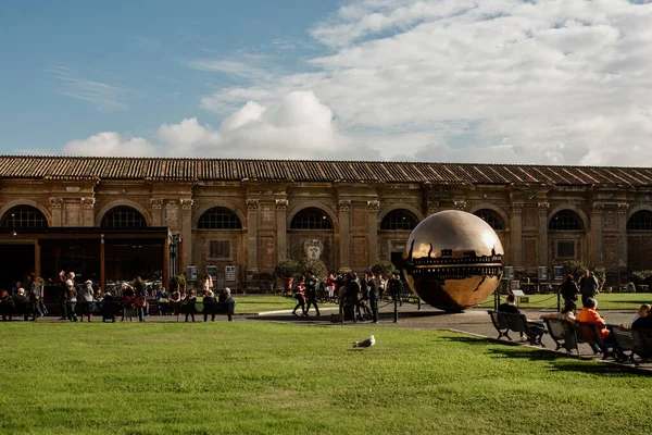 Roma, İtalya - 20 Kasım 2018: Coronavirus 'tan bir yıl önce Roma' nın en ünlü anıtlarını ziyaret edin