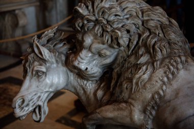 Roma, İtalya - 20 Kasım 2018: Coronavirus 'tan bir yıl önce Roma' nın en ünlü anıtlarını ziyaret edin