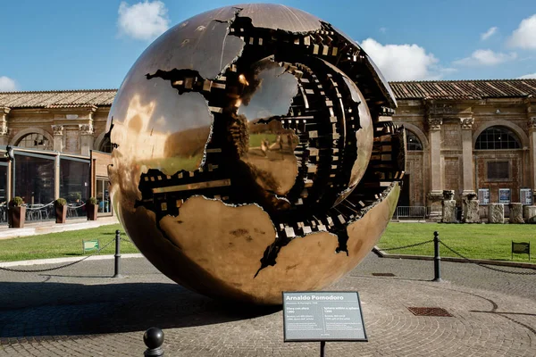 Roma, İtalya - 20 Kasım 2018: Coronavirus 'tan bir yıl önce Roma' nın en ünlü anıtlarını ziyaret edin