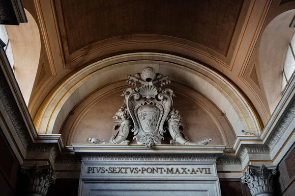 Roma, İtalya - 20 Kasım 2018: Coronavirus 'tan bir yıl önce Roma' nın en ünlü anıtlarını ziyaret edin