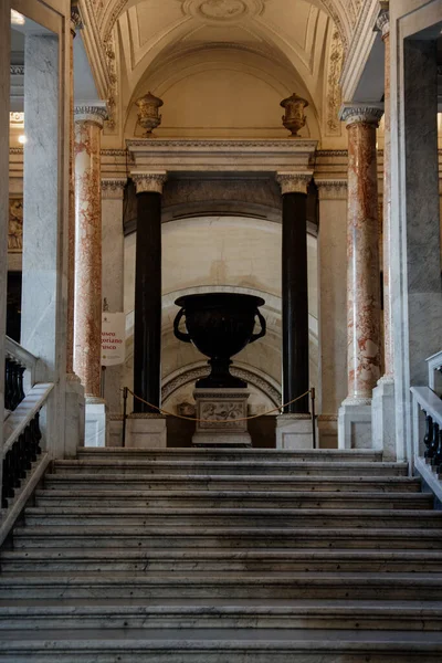 Roma, İtalya - 20 Kasım 2018: Coronavirus 'tan bir yıl önce Roma' nın en ünlü anıtlarını ziyaret edin