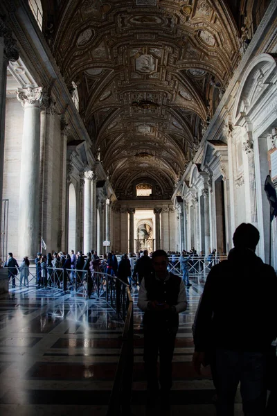 Roma, İtalya - 20 Kasım 2018: Coronavirus 'tan bir yıl önce Roma' nın en ünlü anıtlarını ziyaret edin