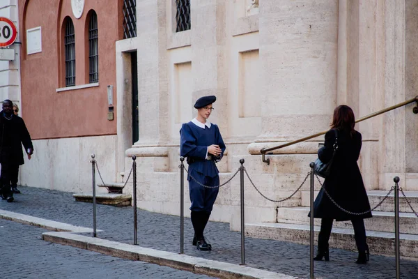 Roma, İtalya - 20 Kasım 2018: Coronavirus 'tan bir yıl önce Roma' nın en ünlü anıtlarını ziyaret edin