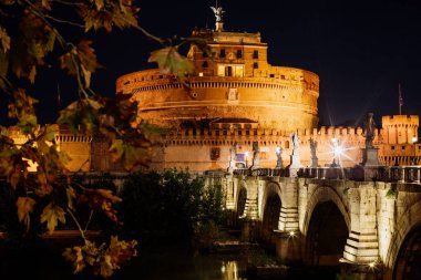 Roma, İtalya - 20 Kasım 2018: Coronavirus 'tan bir yıl önce Roma' nın en ünlü anıtlarını ziyaret edin