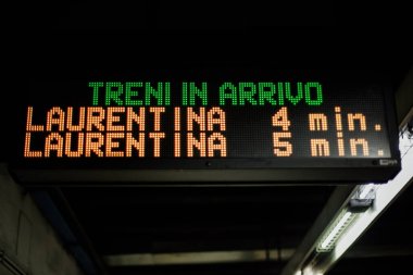 Roma, İtalya - 20 Kasım 2018: Coronavirus 'tan bir yıl önce Roma' nın en ünlü anıtlarını ziyaret edin