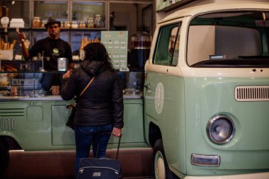 Roma, İtalya - 20 Kasım 2018: Coronavirus 'tan bir yıl önce Roma' nın en ünlü anıtlarını ziyaret edin