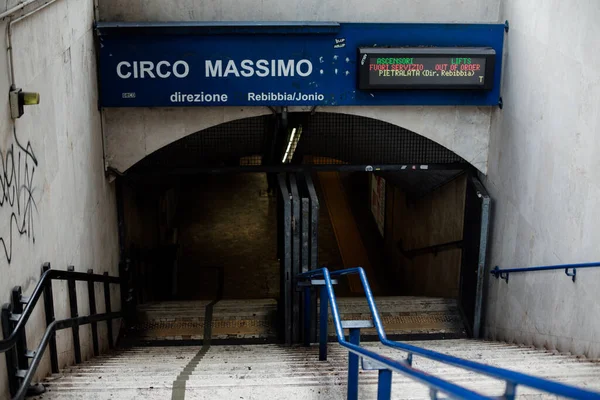 Roma, İtalya - 20 Kasım 2018: Coronavirus 'tan bir yıl önce Roma' nın en ünlü anıtlarını ziyaret edin