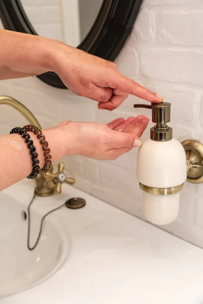 Koronavirüslü ev hayatının ayrıntıları