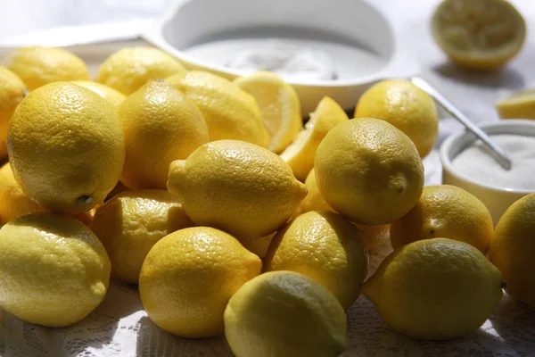 Montón de limones para hacer limonada — Foto de Stock