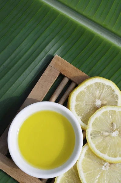 Té de hierbas con rodajas de limón — Foto de Stock