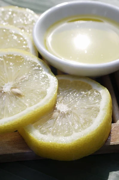 Té de hierbas con limones en rodajas — Foto de Stock