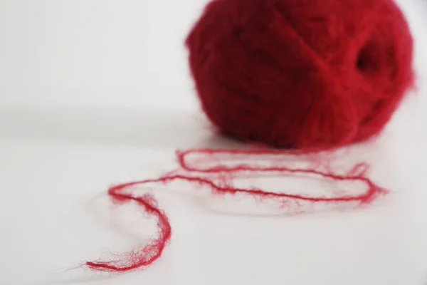 赤い毛糸の玉 — ストック写真