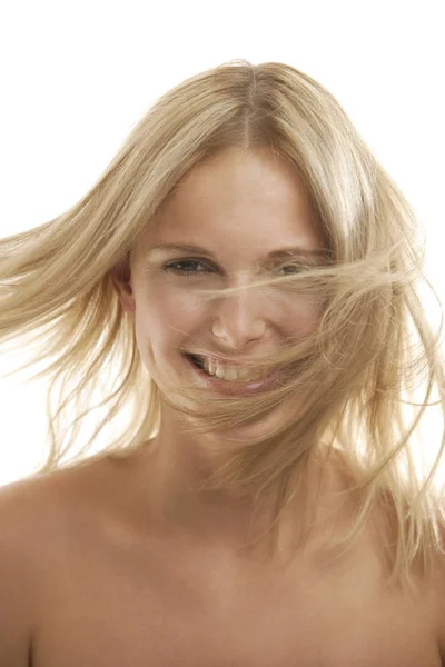 Wanita dengan rambut tertiup angin — Stok Foto