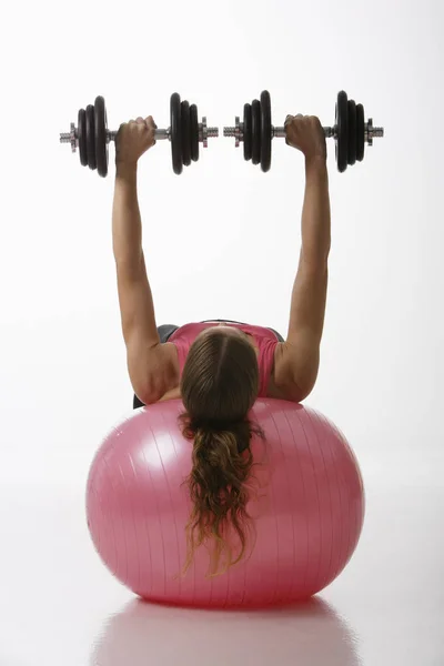 Mujer haciendo ejercicio — Foto de Stock