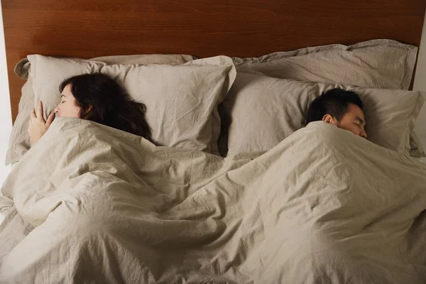 Pria dan wanita tidur — Stok Foto