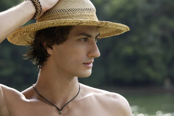 Profilo di young man wearing hat — Foto Stock