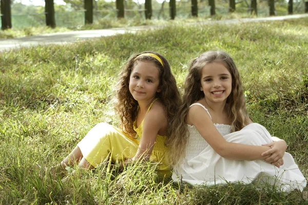 Two young girls — Stock Photo, Image