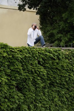 Olgun erkek fotoğraf çekme