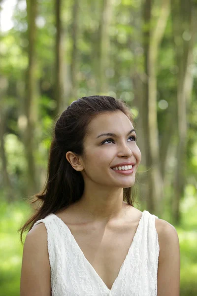 Head shot of young woman — Stock Photo, Image