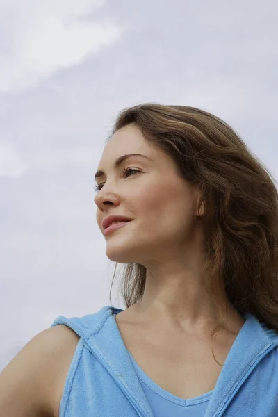 Perfil de mulher bonita — Fotografia de Stock