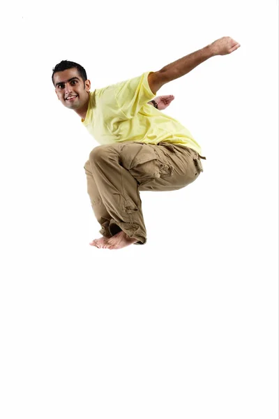 Junger Mann springt in der Luft — Stockfoto