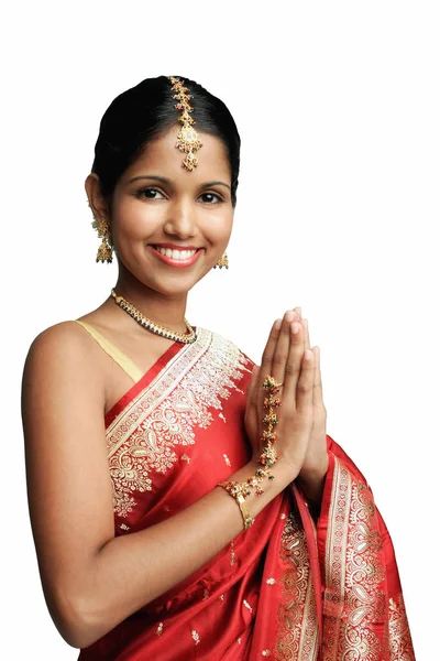 Жінка в традиційному індійському костюмі — стокове фото