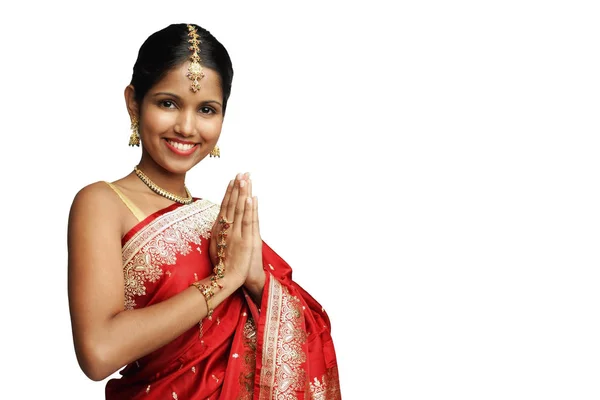 Жінка в традиційному індійському костюмі — стокове фото