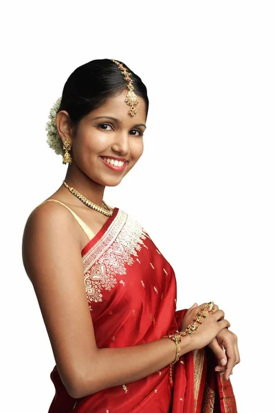 Mulher em traje tradicional indiano — Fotografia de Stock
