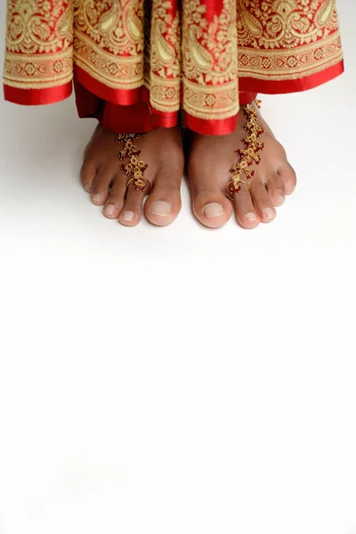 Nő lába a toe-gyűrűk — Stock Fotó