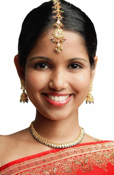 Kvinna i traditionell indisk klädsel — Stockfoto