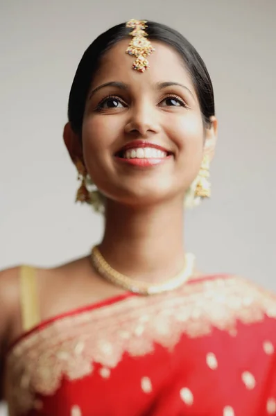 Kobieta w tradycyjnym indyjskim stroju — Zdjęcie stockowe