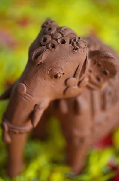 Натюрморт керамического слона — стоковое фото