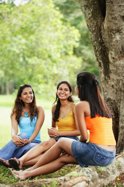 Three young women — Stock Photo, Image