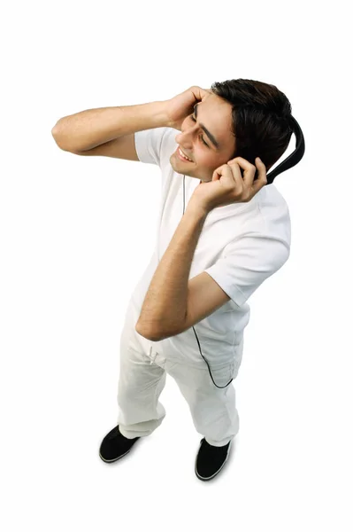 Młody człowiek słuchania słuchawki — Zdjęcie stockowe