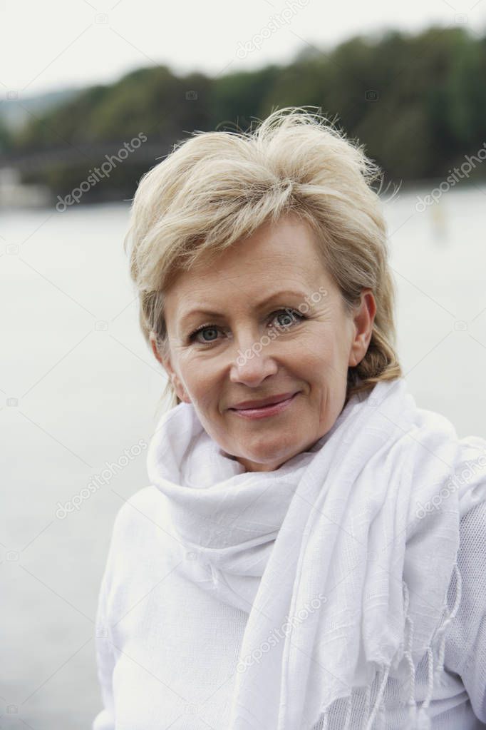 woman wearing white scard