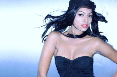 Genç kadın, yüz kapsayan File