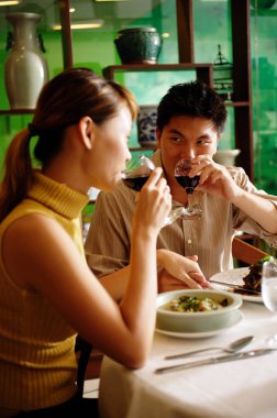 İki sonra Çin restoranı