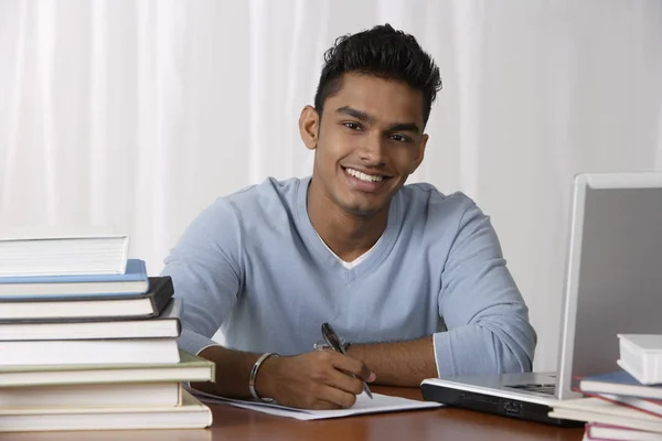Male beauty student at classroom — Stock Photo, Image